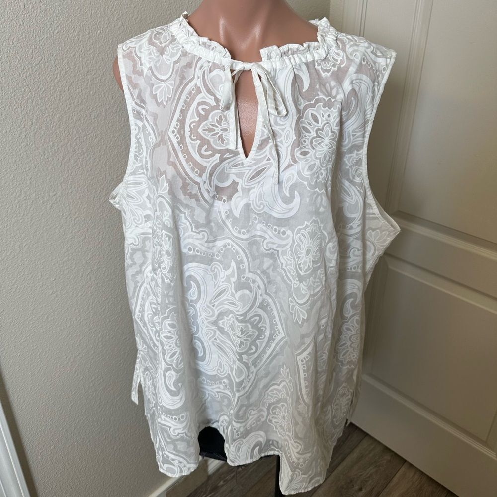 Elegant White Sleeveless Top